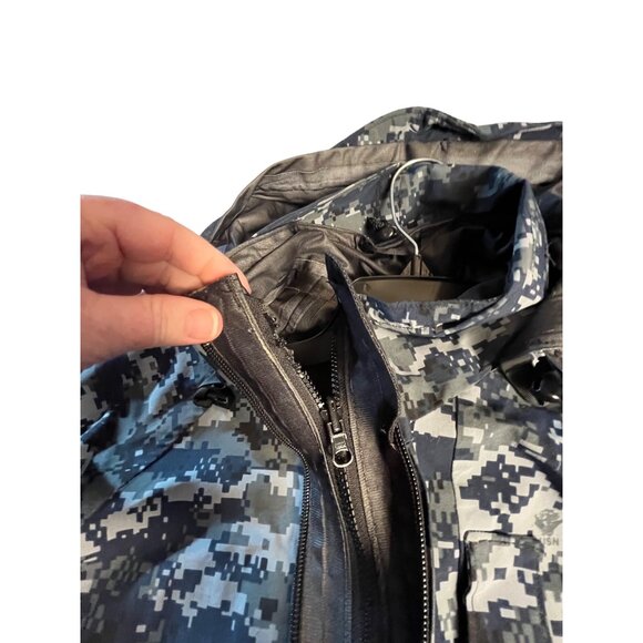 US Navy NWU Gore-Tex Cold Weather Digital Camouflage Parka Large Long Mens - Picture 16 of 16